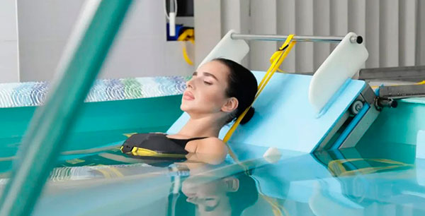 Підводна витяжка хребта: користь та рекомендації Підводна витяжка хребта: користь та рекомендації